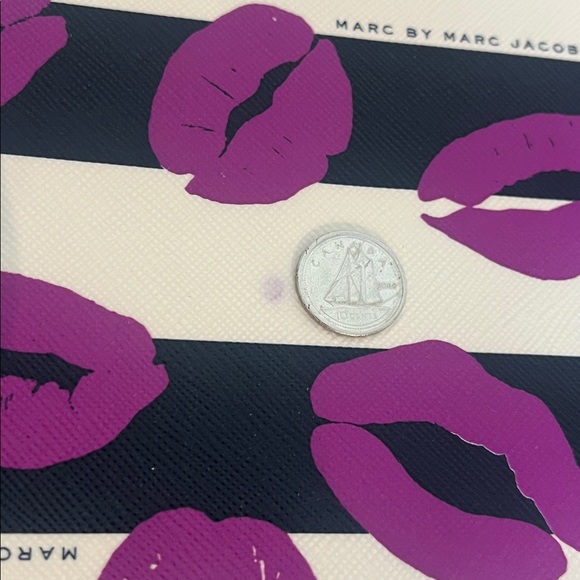 Marc by Marc Jacobs Lips iPad Case - Picture 13 of 14